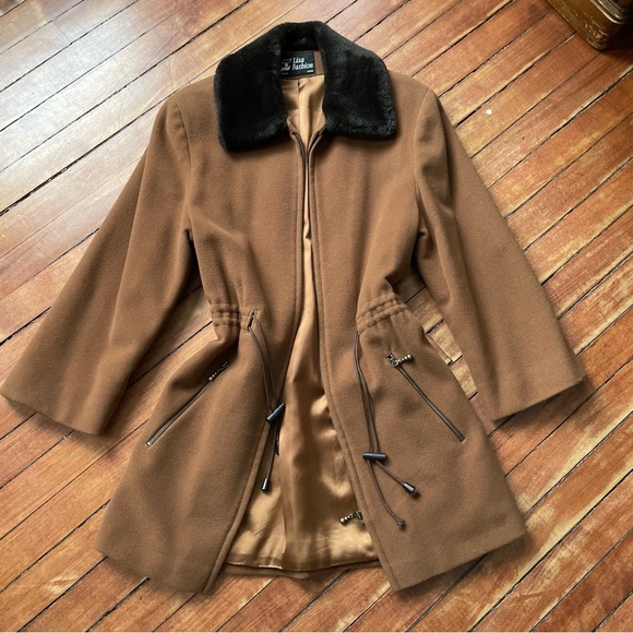 Vintage LISA FASHION Wool Cashmere Coat | Hourglass Silhouette | Med - Picture 3 of 15